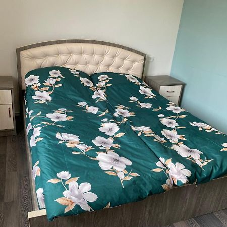 Lovely 2-Bedroom Apartment Near Ayb School Dilijan Eksteriør billede