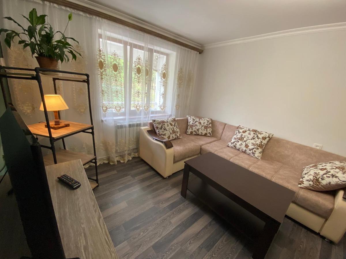 Lovely 2-Bedroom Apartment Near Ayb School Dilijan Eksteriør billede