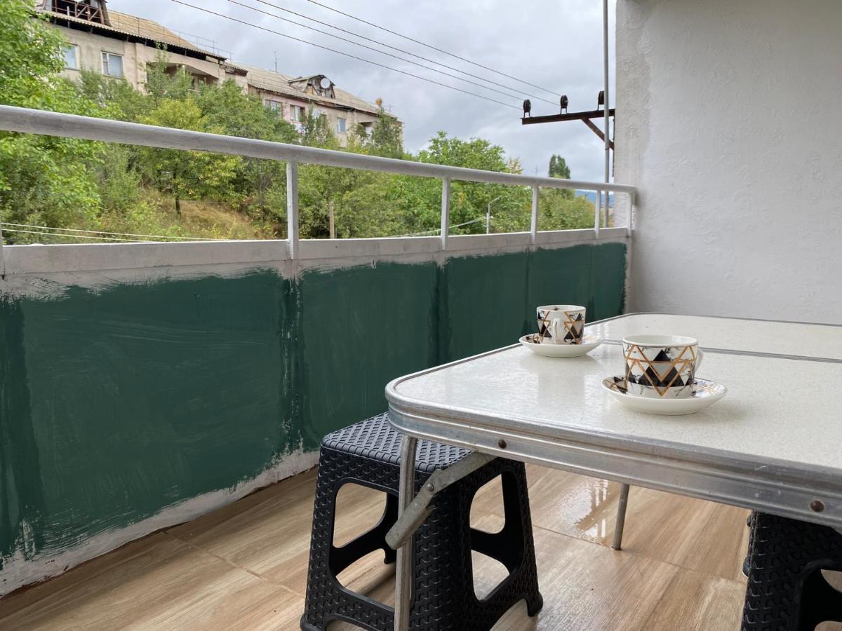 Lovely 2-Bedroom Apartment Near Ayb School Dilijan Eksteriør billede